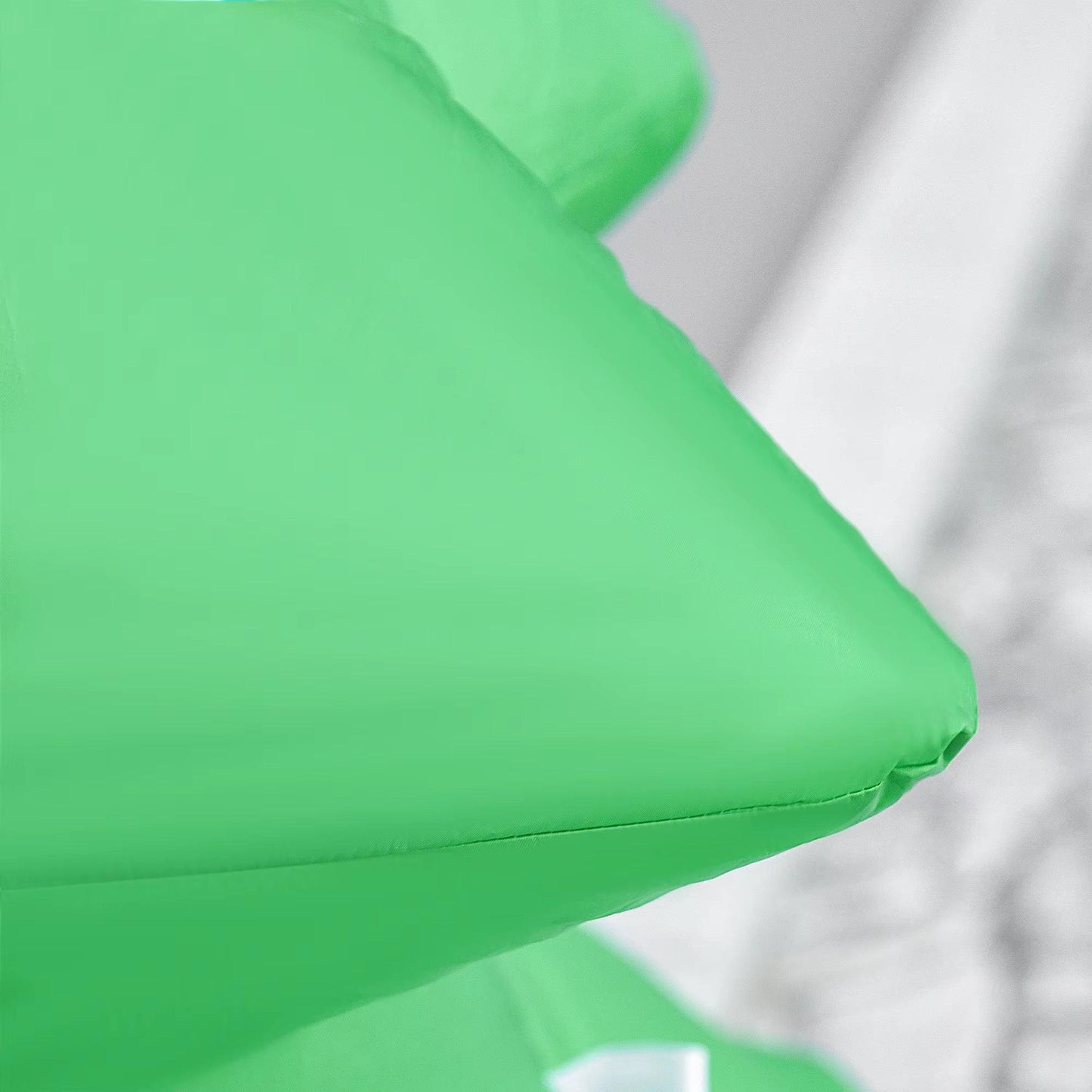 5FT Inflatable Christmas Tree – LED-Lit Outdoor Decoration with Presents | Waterproof Polyester, Self-Inflating.