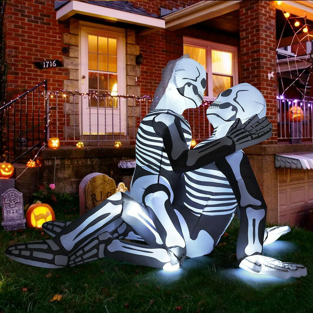 6.5FT Inflatable Halloween Skeleton Couple – LED Blow-Up Decoration for Garden, Lawn, and Indoor Party Displays