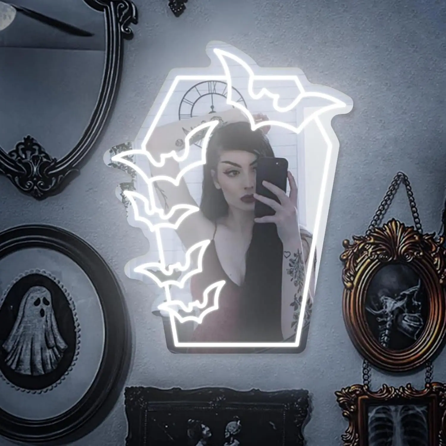Gothic Coffin Bat Mirror Neon Sign – USB-Powered LED Wall Light for Halloween & Room Decor