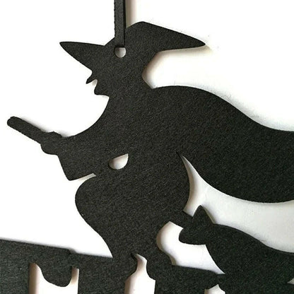 2025 “The Witch Is In” Halloween Door Sign – Non-Woven Hanging Decoration for Home, Party & Photo Props (38×32cm)
