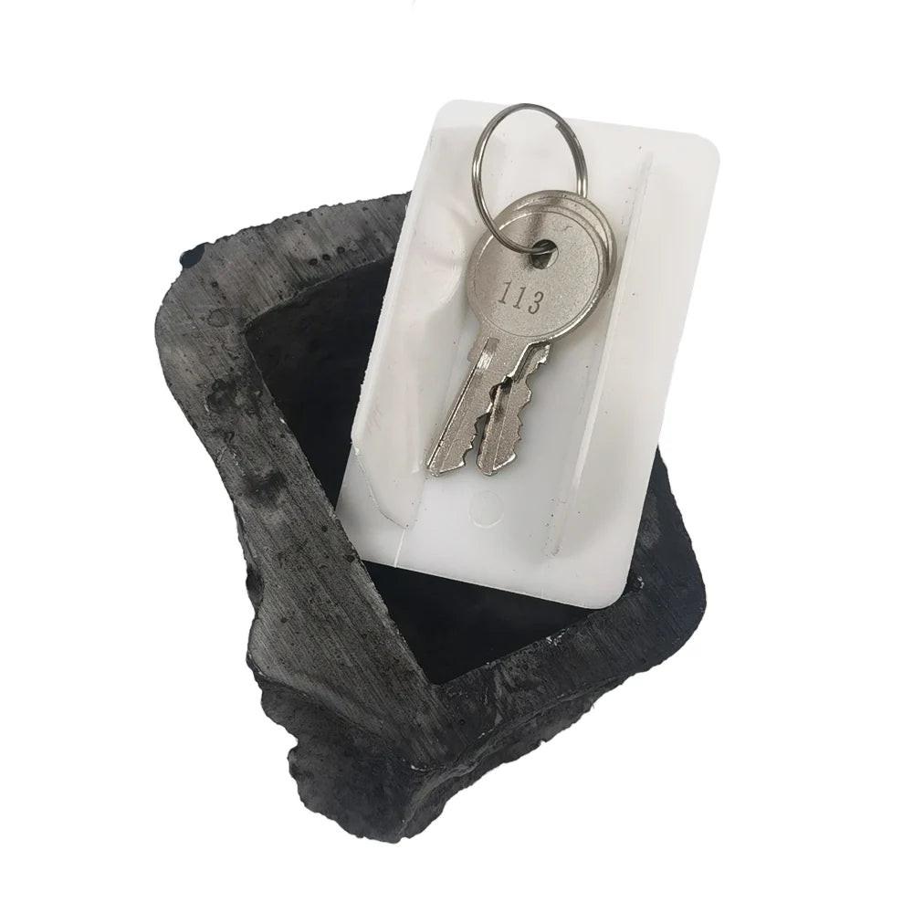 Hide in Plain Sight – Camouflage Rock Key Safe for Geocaching & Home Access.