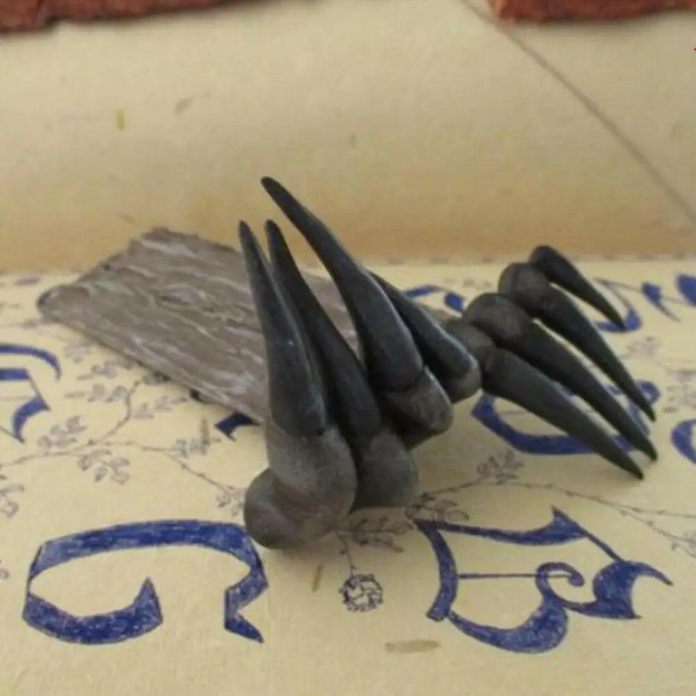 Devil’s Hand Resin Bookmark – Thriller-Themed Halloween Gift for Adults & Book Lovers