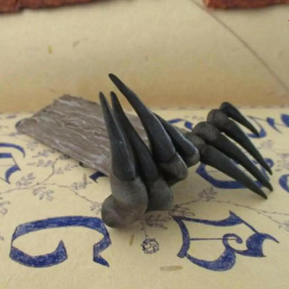 Devil’s Hand Resin Bookmark – Thriller-Themed Halloween Gift for Adults & Book Lovers