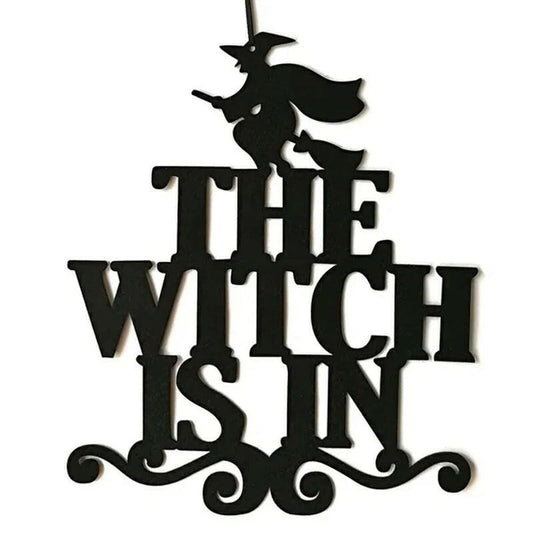 2025 “The Witch Is In” Halloween Door Sign – Non-Woven Hanging Decoration for Home, Party & Photo Props (38×32cm)