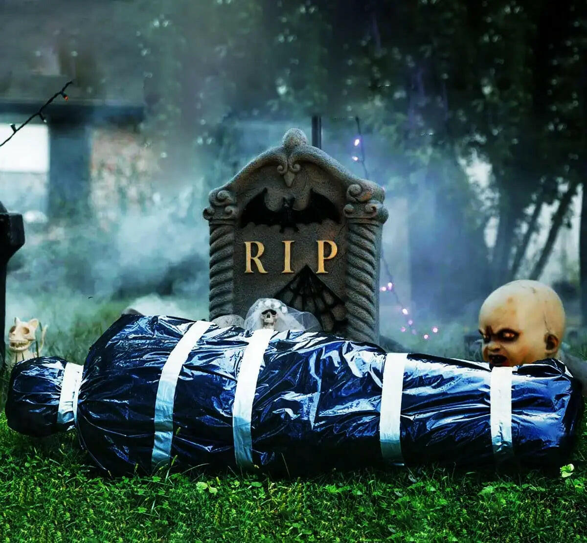 59Inch Halloween Corpse Props Set Outdoor Yard Creepy Shroud Decoration Horror Bloody Body Bag Haunted House Hanging Decorations