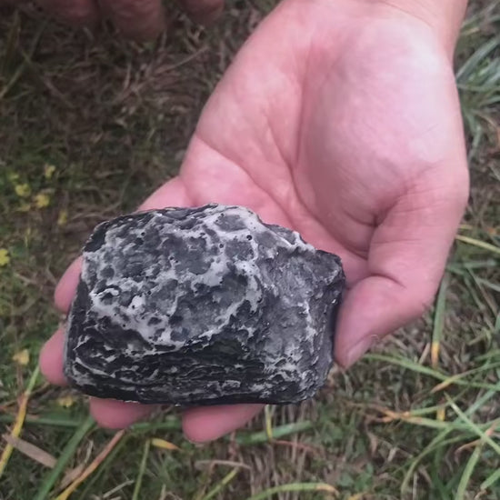 Hide in Plain Sight – Camouflage Rock Key Safe for Geocaching & Home Access.