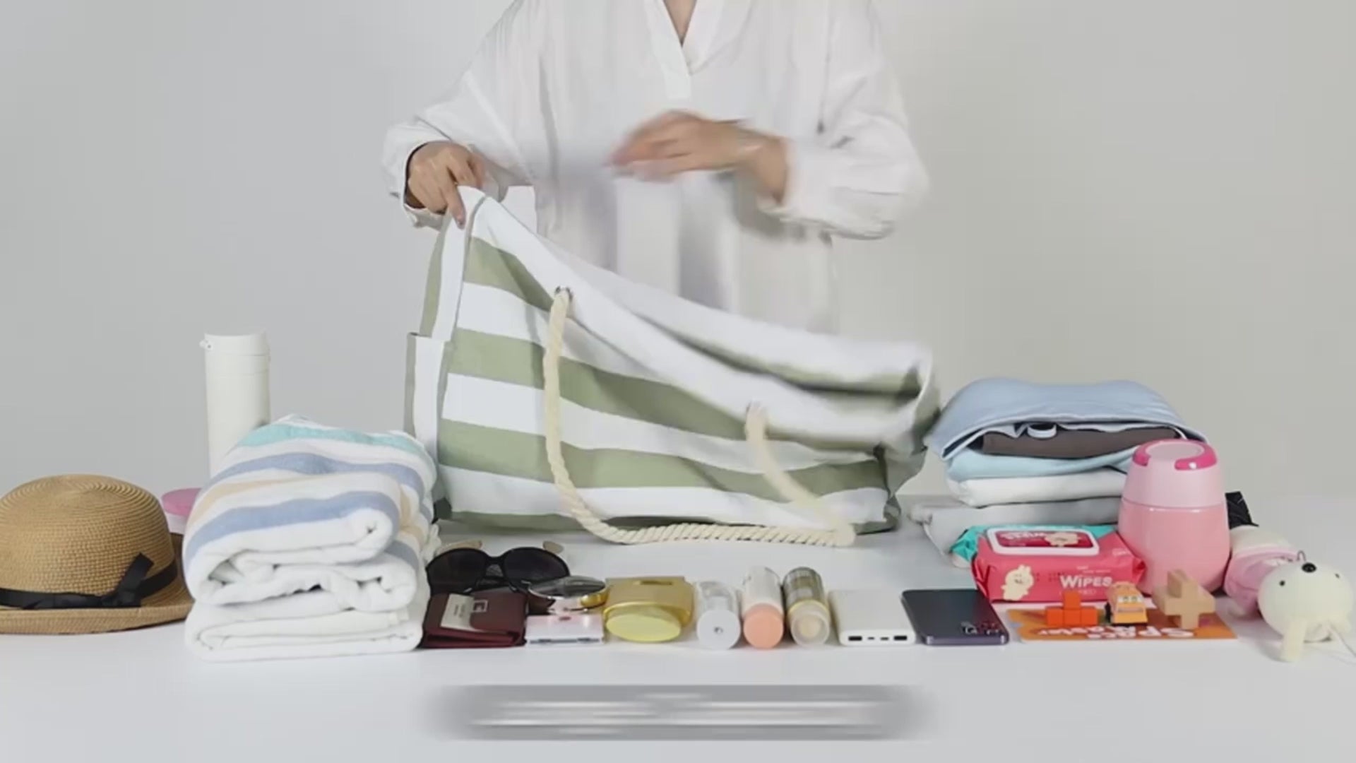 Stylish Waterproof Beach Tote Bag for Women - Large Capacity.
