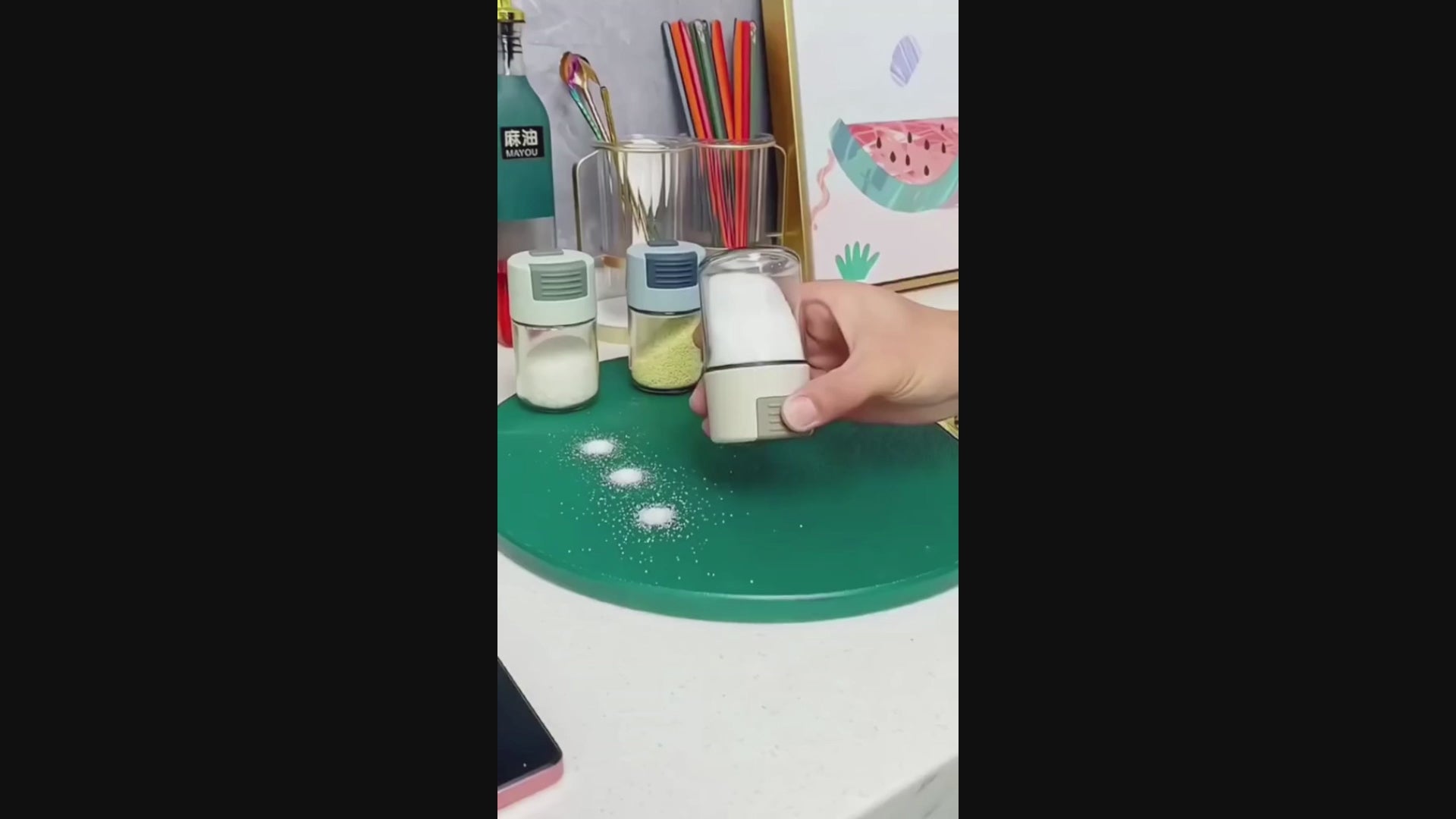 Dustproof 0.5G Press Type Seasoning Container - The Ultimate Salt Dispenser for a Tidy Kitchen!.