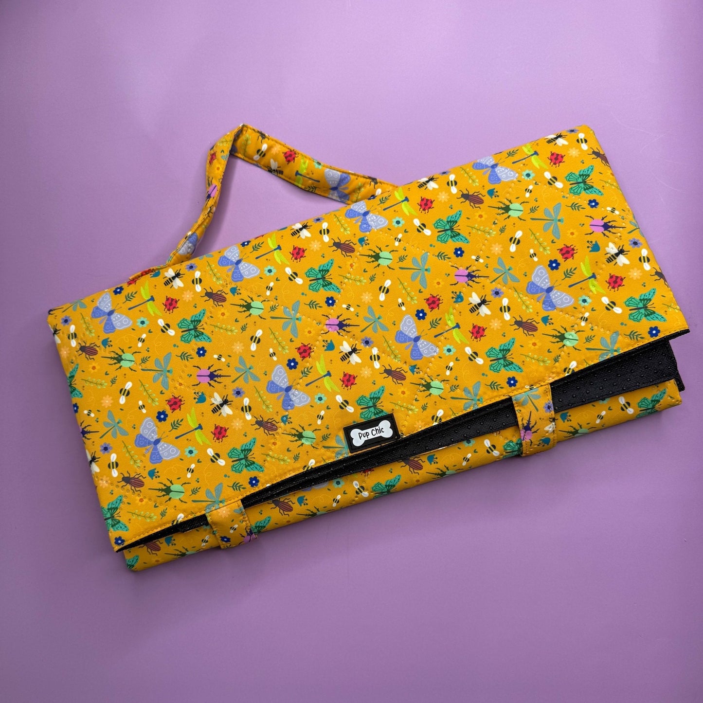 Summer Buzzin’ waterproof dog settle mat with cheerful insect print, 50×100cm portable travel mat