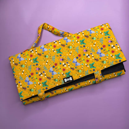 Summer Buzzin’ waterproof dog settle mat with cheerful insect print, 50×100cm portable travel mat